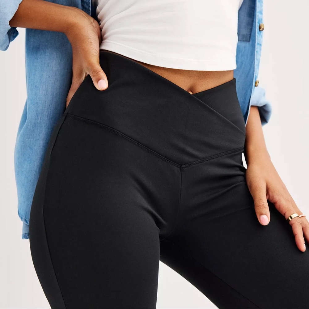 NWT SO Mid-rise Sporty Flare Leggings Size Large - Picture 3 of 7